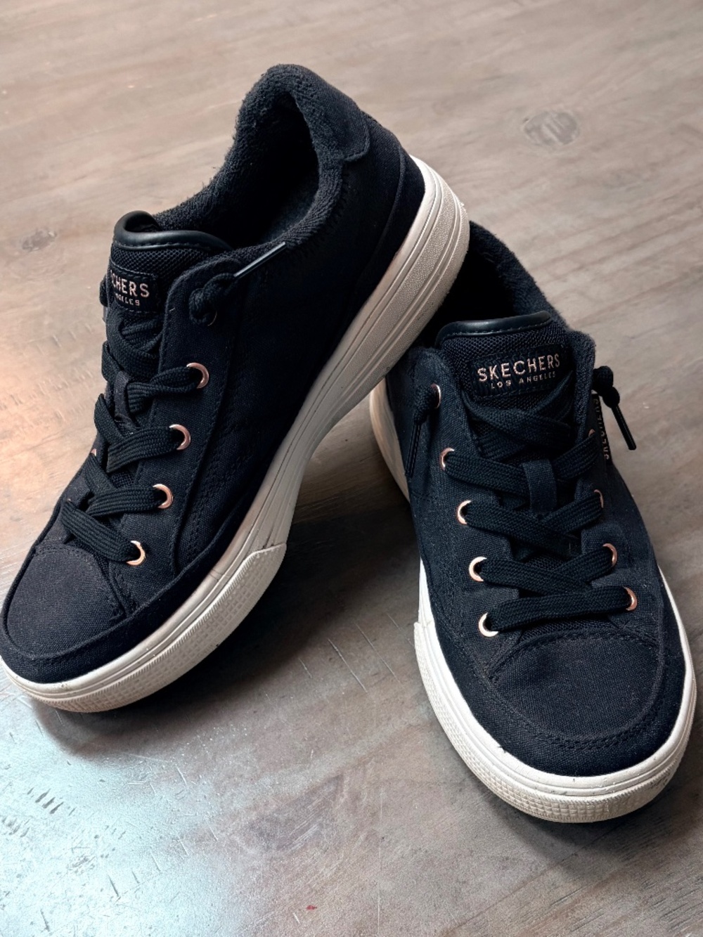Skechers Arcade Arch Fit, Slip-on Sneakers.